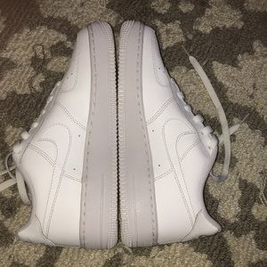 Barely Worn Low Airforce Ones